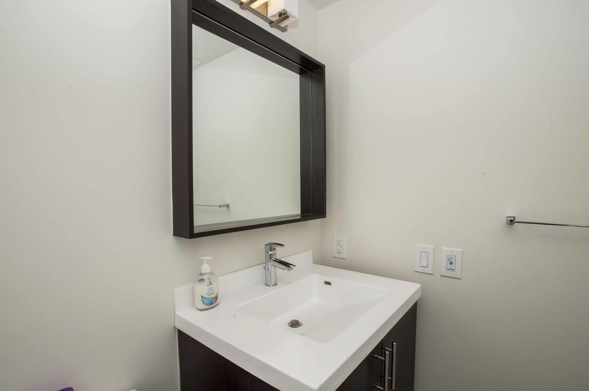 Life Suites Luxury Downtown Condos Toronto Exteriér fotografie